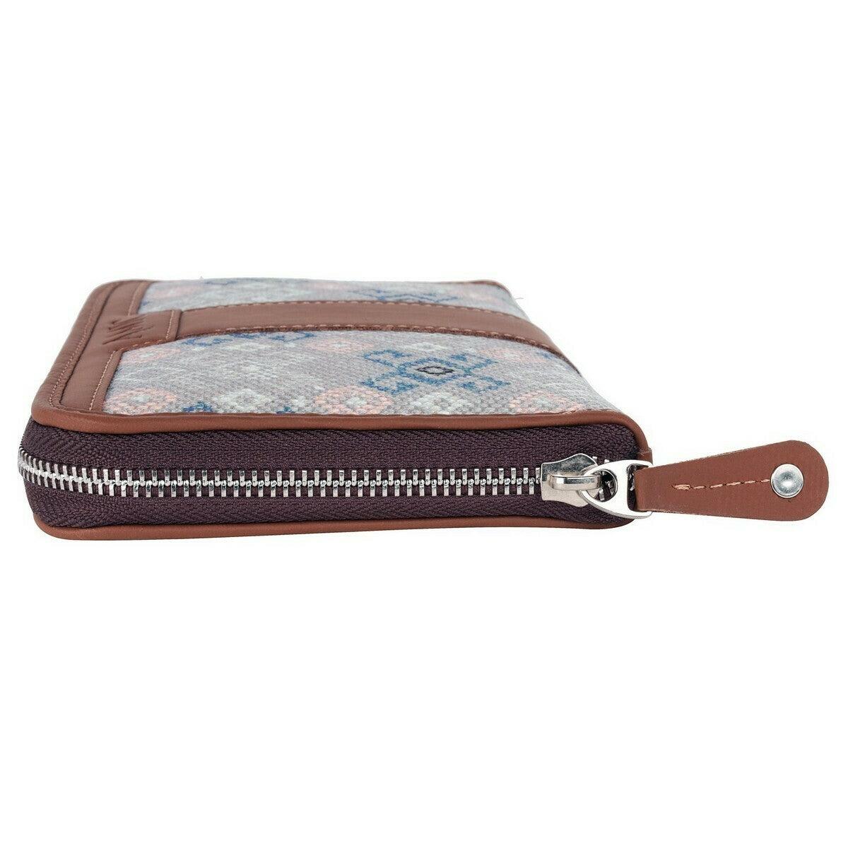 Geometric Pattern Chain Wallet – Modern Elegance by Amic - Amic