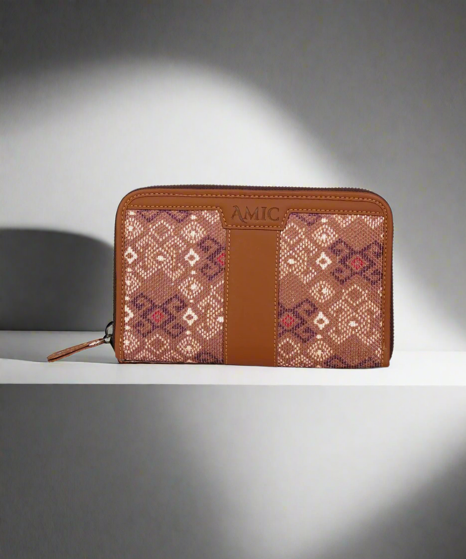 Amic Vegan Leather Chain Wallet with Rustic Geometric Patterns – Stylish and Functional